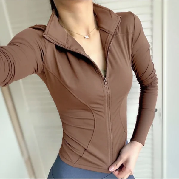 Chaqueta deportiva ajustado con cremallera para mujer.